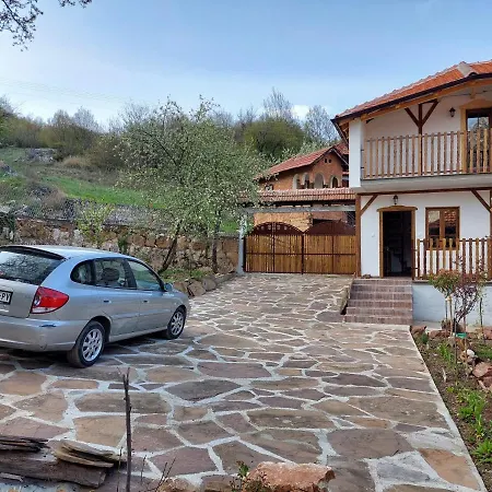 דירה Golemi Kamik Vlasi פירוט