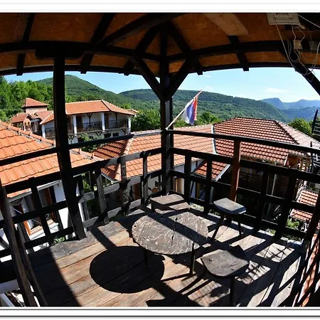 Golemi Kamik Vlasi דירה *