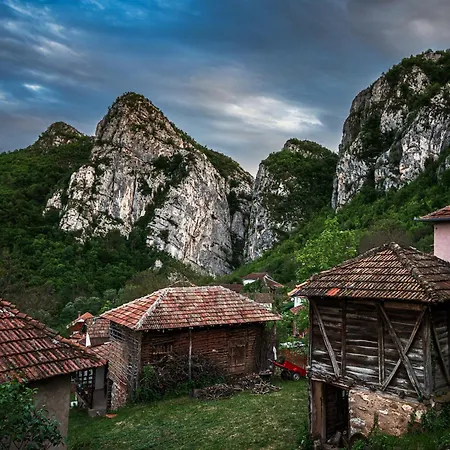 Golemi Kamik Vlasi דירה
